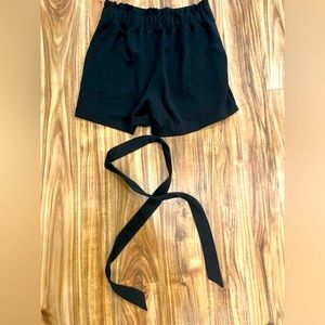 Black flouncy Maurice’s shorts